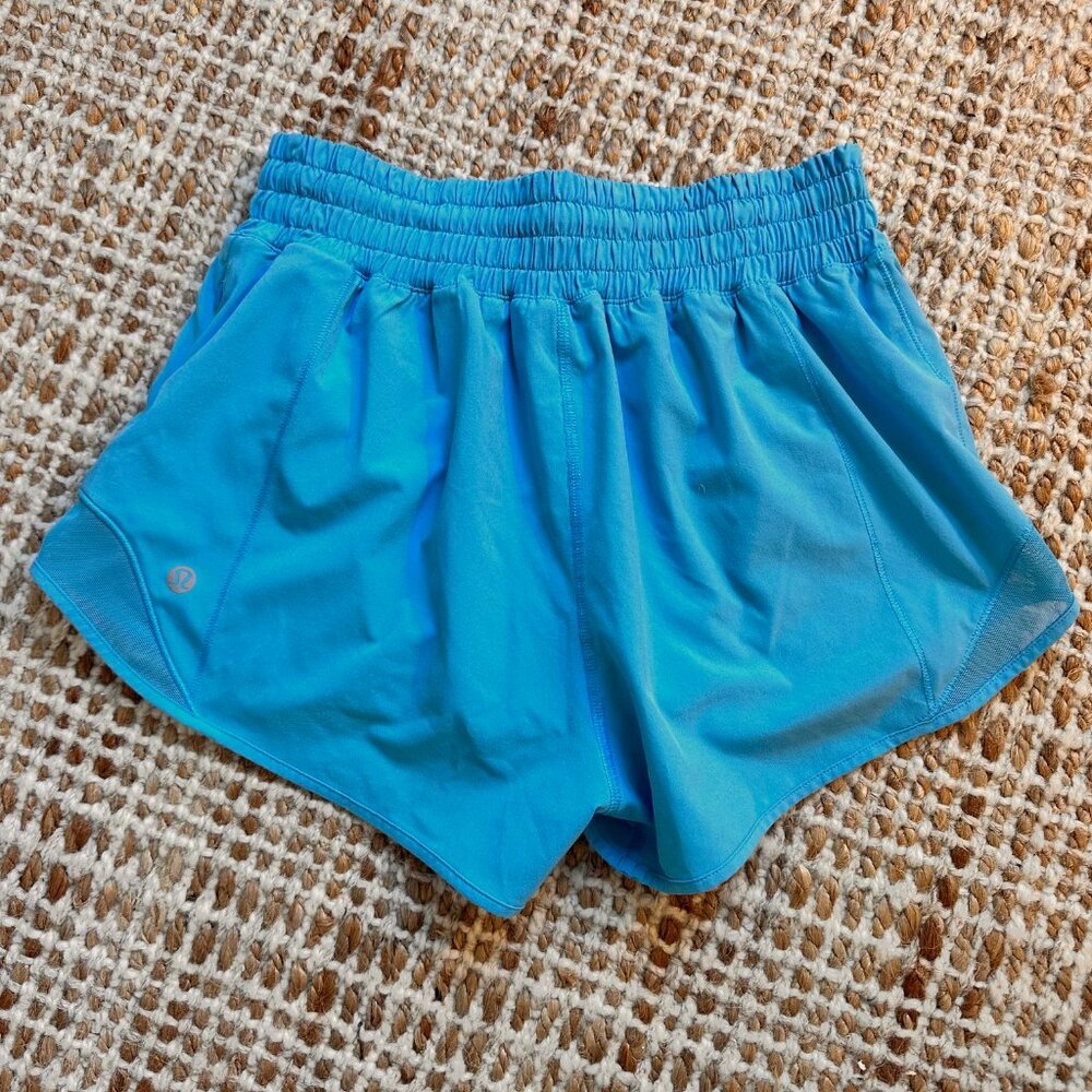 Lulu Lemon 2.5in Hotty Hots, Size 4